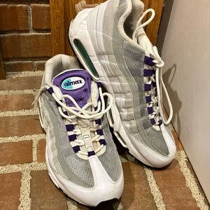 EUC Sz 12 Nike Air Airmax athletic shoes